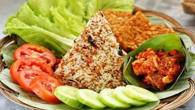 Menjelajahi Cita Rasa Priangan Timur: Rekomendasi Wisata Kuliner Tasikmalaya